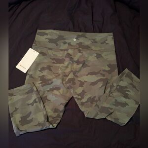 BNWT LULULEMON WUNDER TRAIN HR CROP